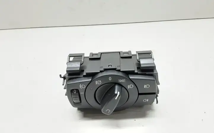 BMW 1 E81 E87 (2004 - 2011) 6932792 Включатель фонарей — фото 1
