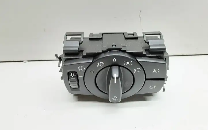 BMW 1 E81 E87 (2004 - 2011) 6932792 Включатель фонарей — фото 1