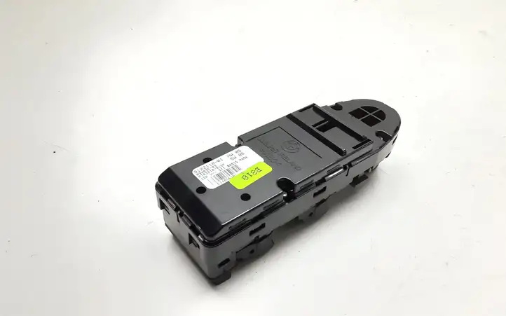 BMW 5 E60 E61 (2004 - 2010) 9122110 Кнопка стеклоподъемников — фото 3