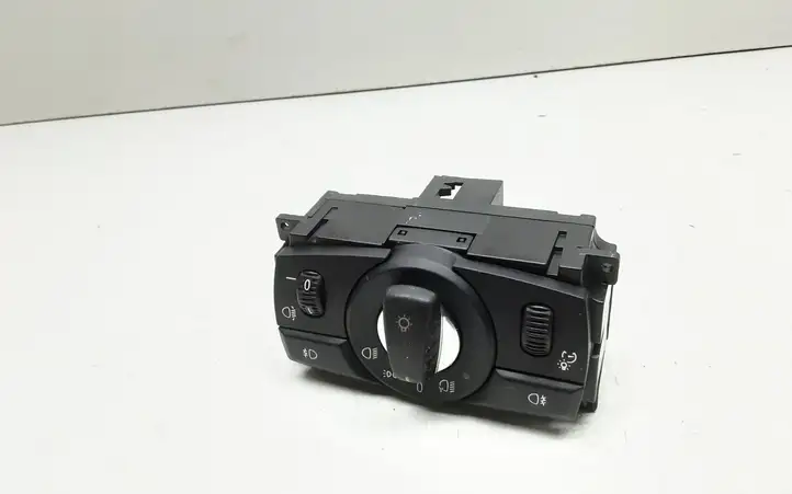 BMW 5 E60 E61 (2004 - 2010) 6988555 Включатель фонарей — фото 1