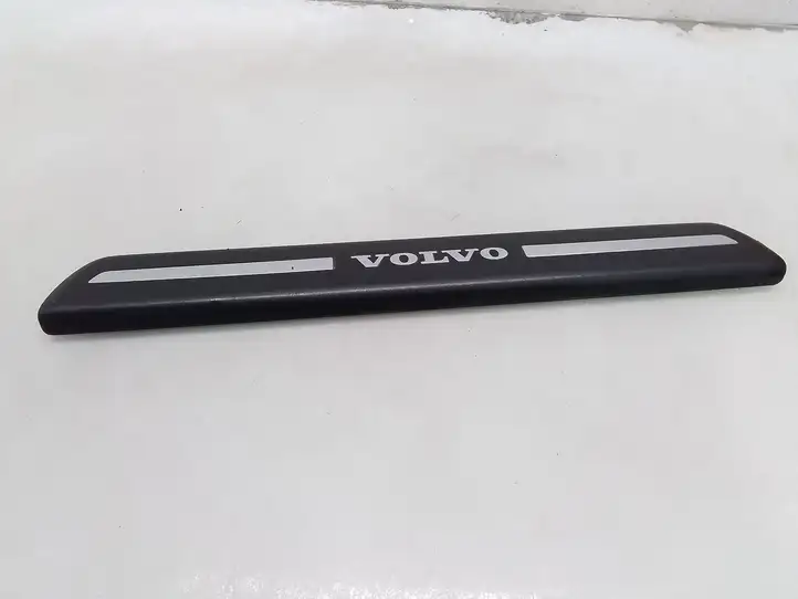 Volvo V50 (2004 - 2008) Внутренняя отделка переднего порога — фото 1