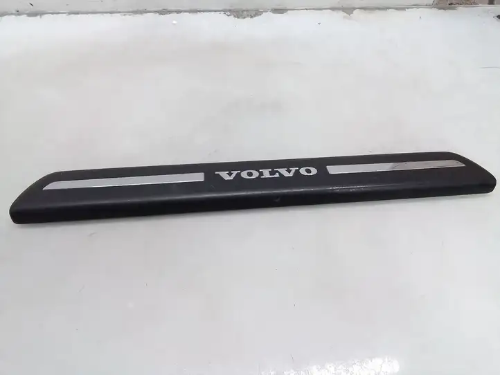 Volvo V50 (2004 - 2008) Внутренняя отделка переднего порога — фото 1