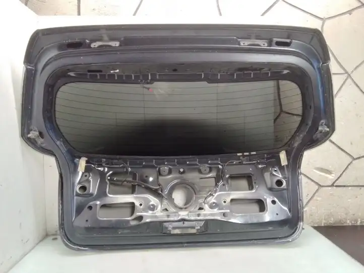 BMW 1 E81 E87 (2004 - 2011)   Задняя крышка (багажника)