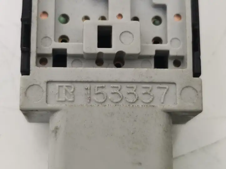 Toyota Avensis T250 (2003 - 2006) 153261 Кнопка обогрева стекла — фото 5