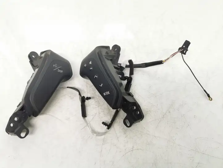 Toyota Avensis T250 (2003 - 2006) 75B070 Кнопки на рулевом колесе — фото 1