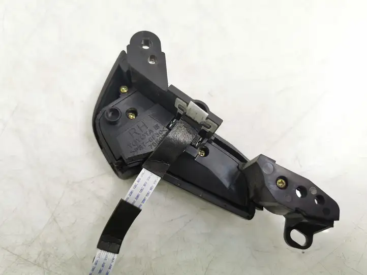 Toyota Avensis T250 (2003 - 2006) 75B070 Кнопки на рулевом колесе — фото 5