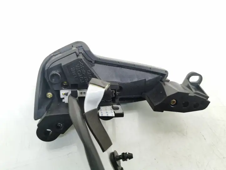Toyota Avensis T250 (2003 - 2006) 75B070 Кнопки на рулевом колесе — фото 6