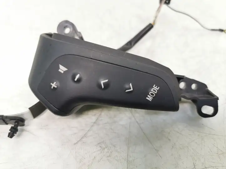 Toyota Avensis T250 (2003 - 2006) 75B070 Кнопки на рулевом колесе — фото 11