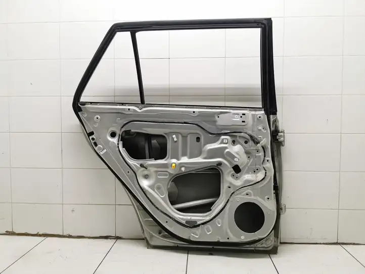 Toyota Avensis T250 (2003 - 2006) Задняя дверь — фото 3