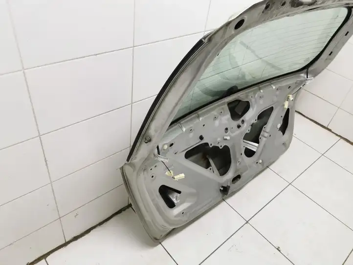 Toyota Avensis T250 (2003 - 2006) Крышка багажника — фото 11