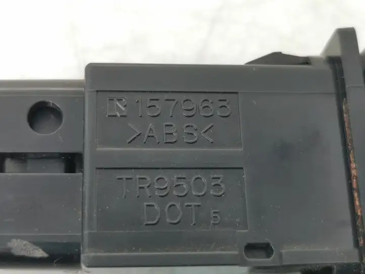 Toyota Avensis T250 (2003 - 2006) 157963 Включатель аварийных фонарей — фото 4