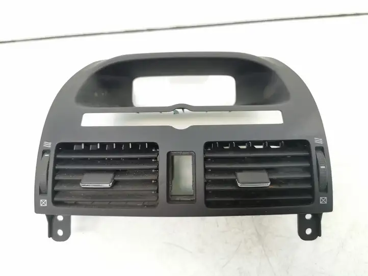 Toyota Avensis T250 (2003 - 2006)  8494 Центральный дефлектор