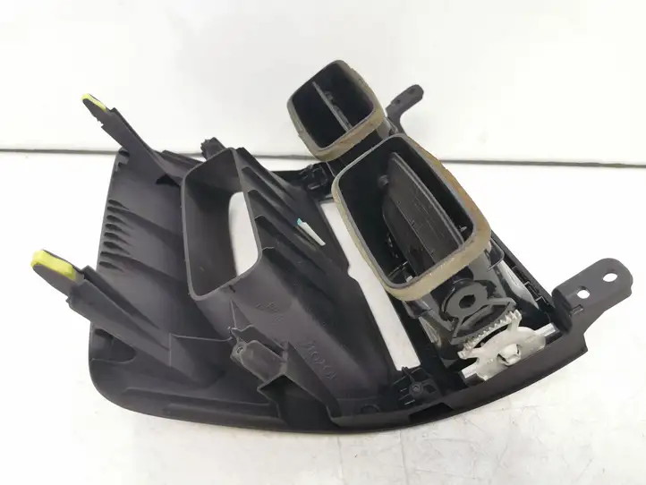 Toyota Avensis T250 (2003 - 2006)  8494 Центральный дефлектор