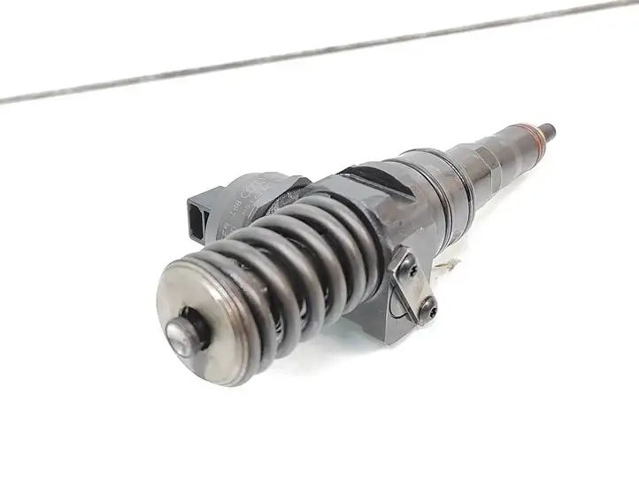 Volkswagen PASSAT B6 (2005 - 2010) 038130073BN Форсунка — фото 4