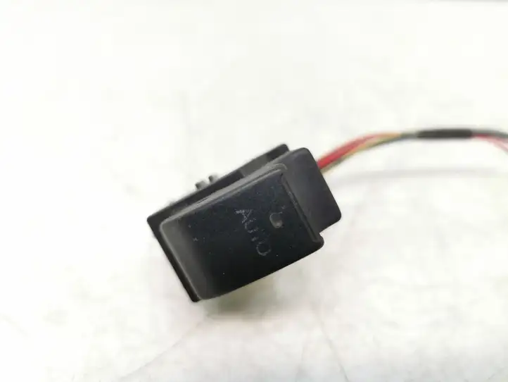 Toyota Avensis T250 (2006 - 2009) 8481005050 Блок кнопок стеклоподъемников — фото 1