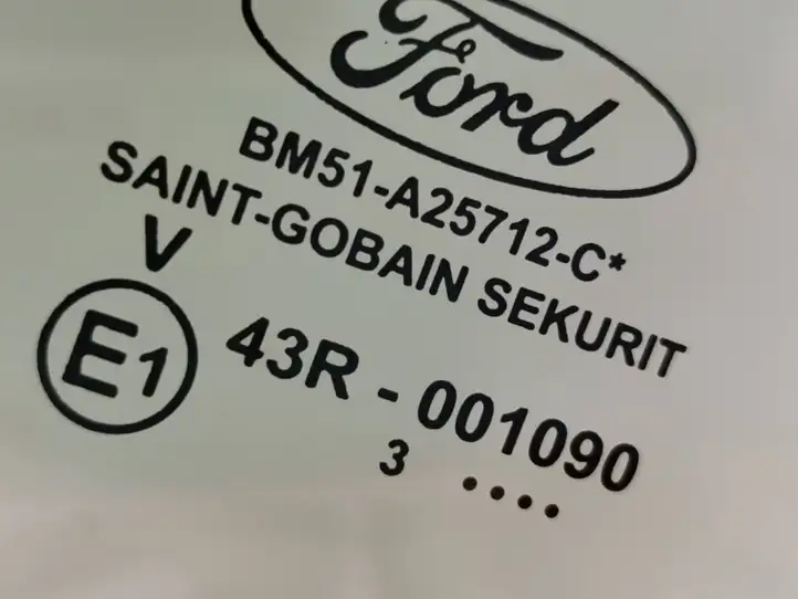 Ford Focus (2011 - 2015) Bm51a25712c Стекло задней двери — фото 2