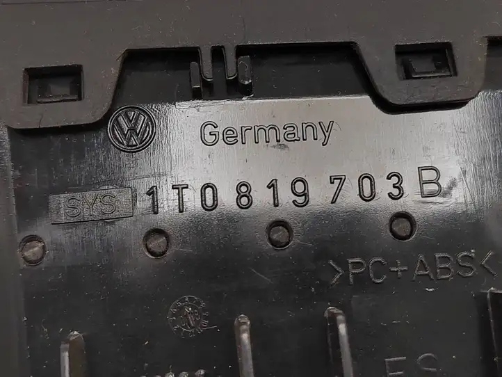 Volkswagen Touran I (2003 - 2010) 1T0819703B Боковой воздушный дефлектор — фото 2