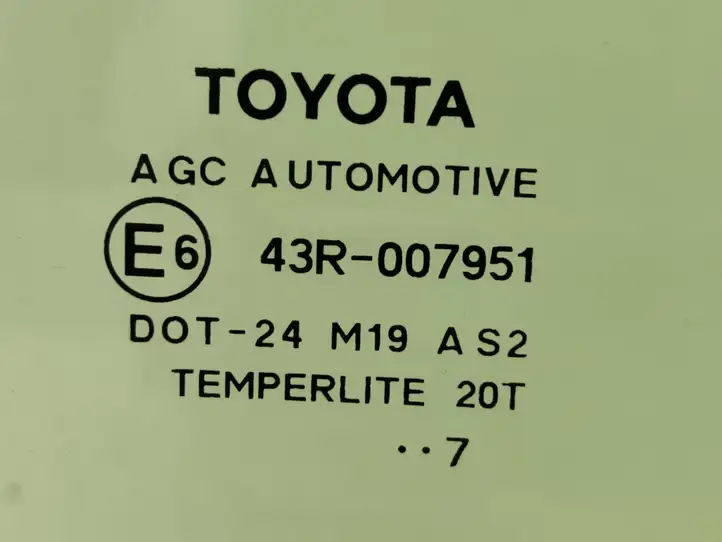 Toyota Auris 150 (2006 - 2012) Стекло передней двери — фото 2