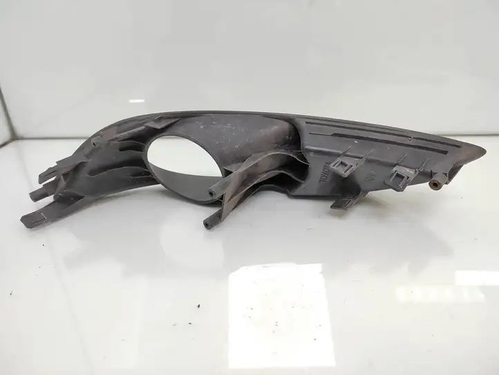 Toyota Auris 150 (2006 - 2012) 8148102050 Решетка противотуманной фары — фото 3
