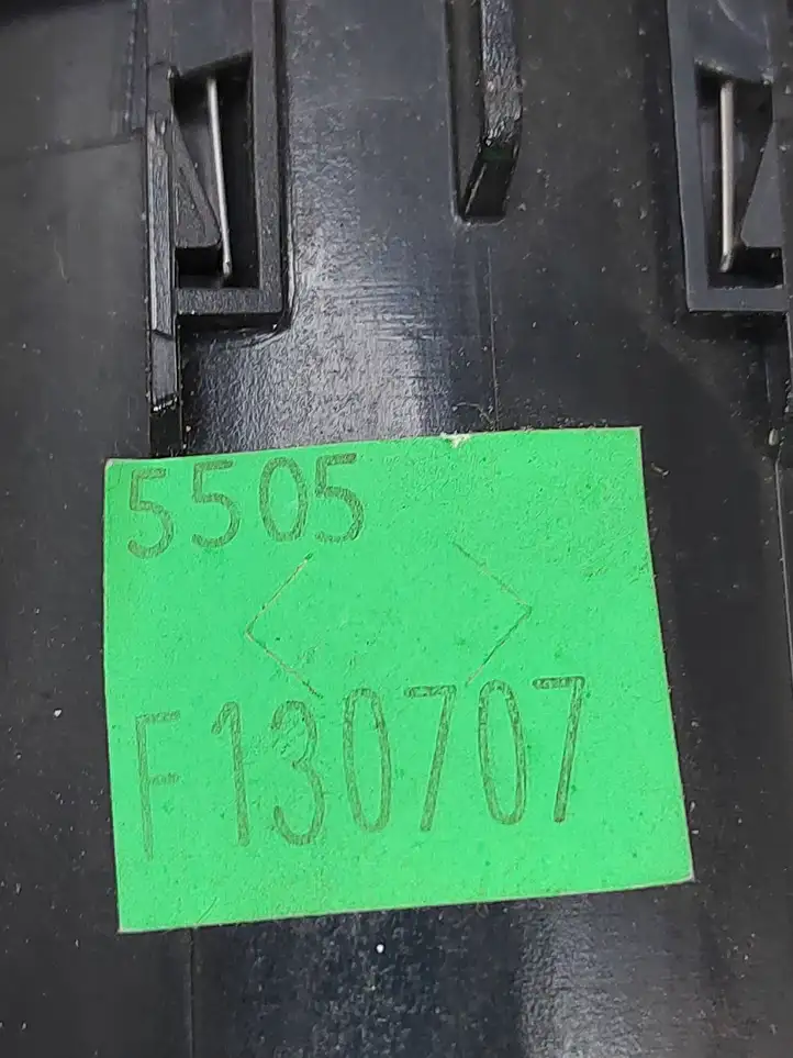 Nissan Qashqai (2006 - 2010) 68760JD10A Боковой воздушный дефлектор — фото 4