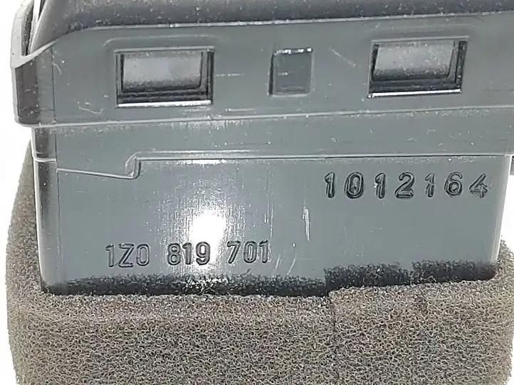 Skoda Octavia Mk2 (1Z) (2004 - 2013) 1Z0819701 Боковой воздушный дефлектор — фото 3