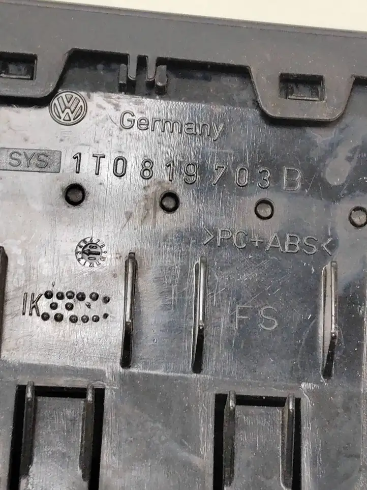 Volkswagen Touran I (2003 - 2010) 1T0819703B Боковой воздушный дефлектор — фото 3