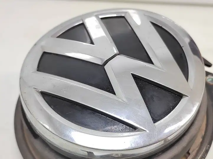 Volkswagen Golf VII (2013 - 2019) 5G9827469D Ручка крышки багажника — фото 8