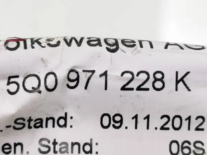 Volkswagen Golf VII (2013 - 2019) 5Q0971228K Плюсовой провод аккумулятора — фото 2