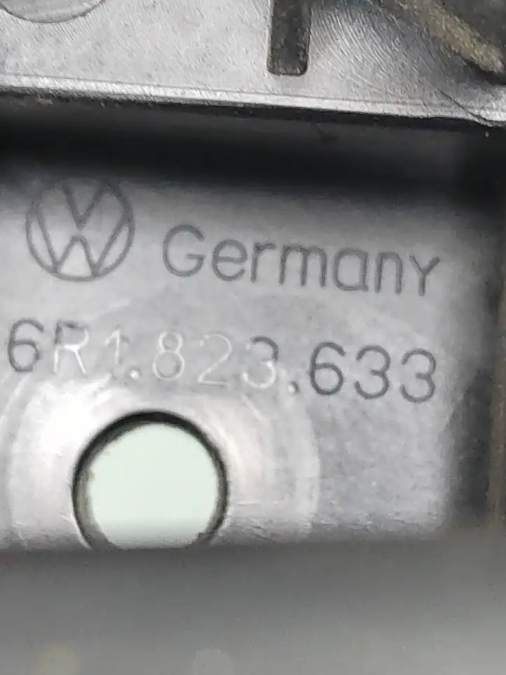 Volkswagen Golf VII (2013 - 2019) 6R1823633 Ручка открытия капота — фото 4