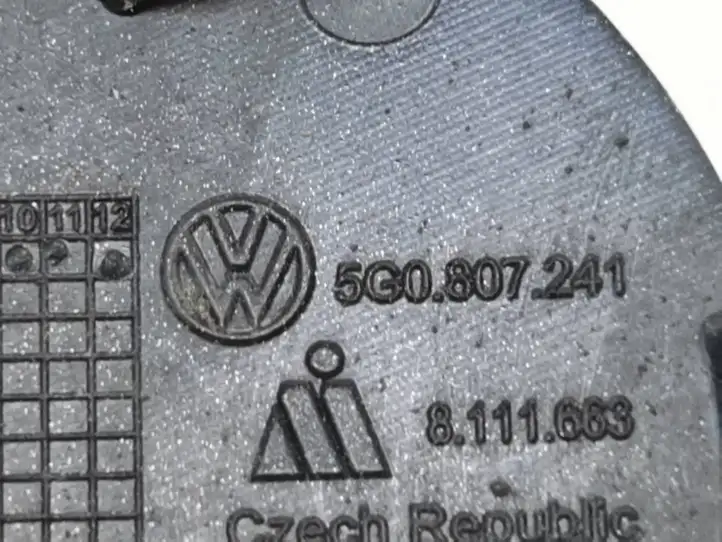 Volkswagen Golf VII (2013 - 2019) 5G0807241 Заглушка буксировочной петли — фото 2