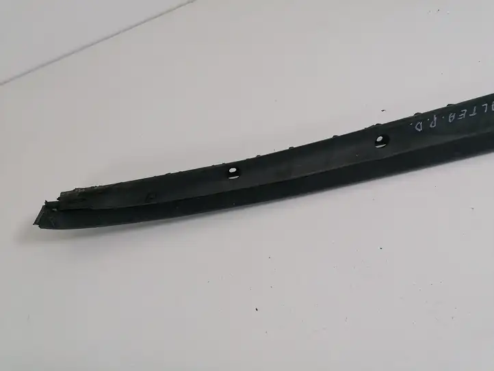 Seat Altea XL (2004 - 2015) 5P0854320D Накладка стоек лобового стекла — фото 2
