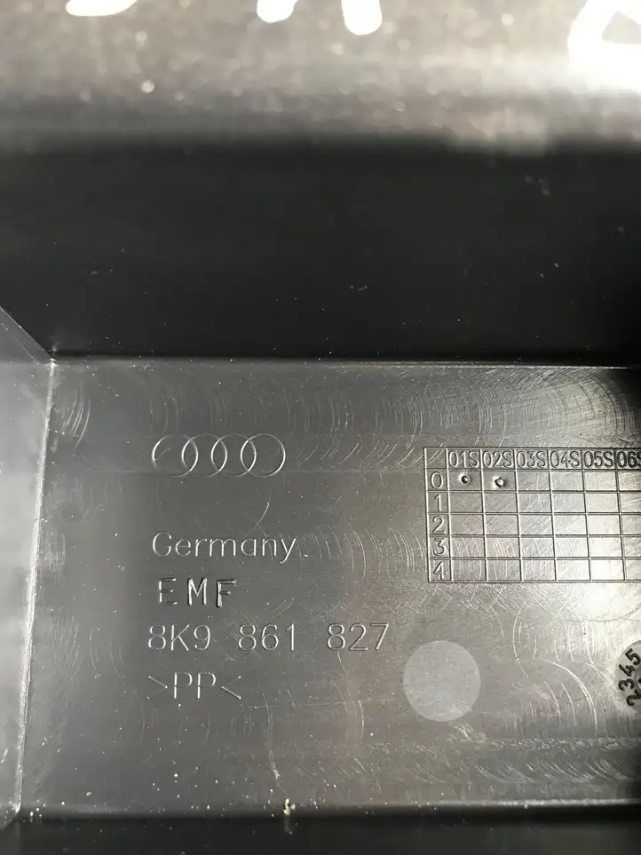Audi A4 S4 B8 8K (2007 - 2011) 8K9861827 Прочая отделка багажника — фото 2