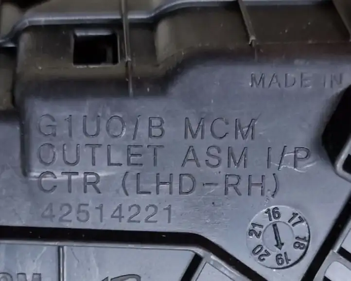 Buick Encore II (2019 - ) 42514221 Центральный воздушный дефлектор — фото 6
