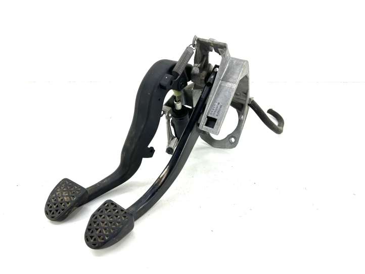 BMW 3 E90 E91 (2005 - 2012)  6757637 Педаль