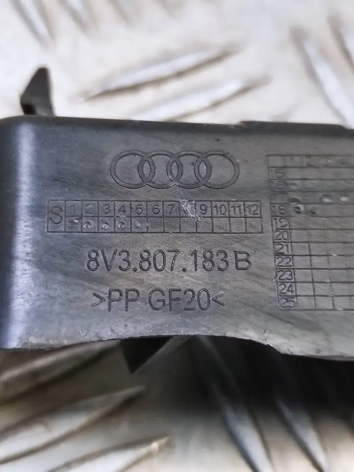 Audi A3/S3 8V (2016 - 2020) 8V3807183B Кронштейн заднего бампера — фото 4