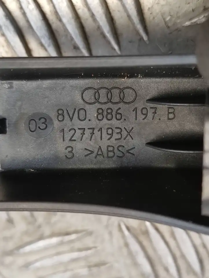 Audi A3/S3 8V (2016 - 2020) 8V0886197B Прочие детали салона — фото 5