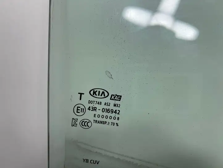 Kia Stonic (2017 - ) Стекло задней двери — фото 2