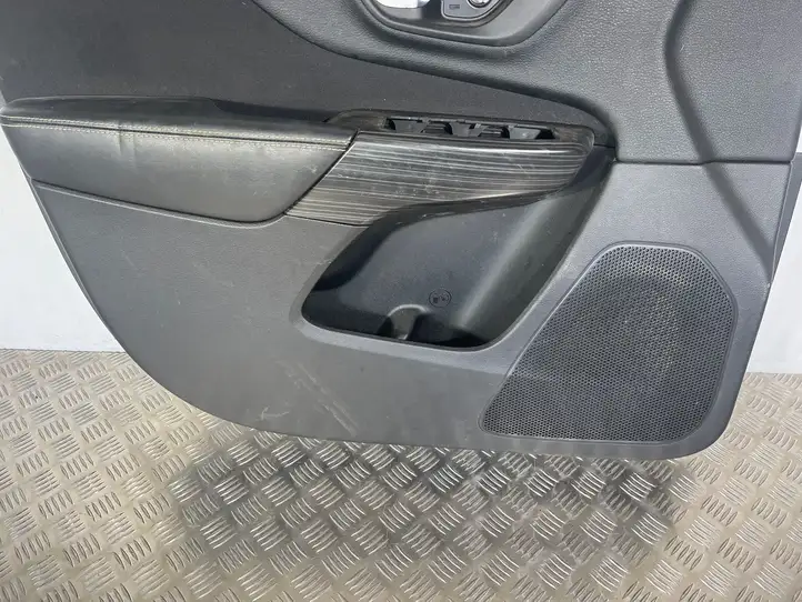 Jeep Cherokee (2013 - 2017) Обшивка передней двери — фото 3