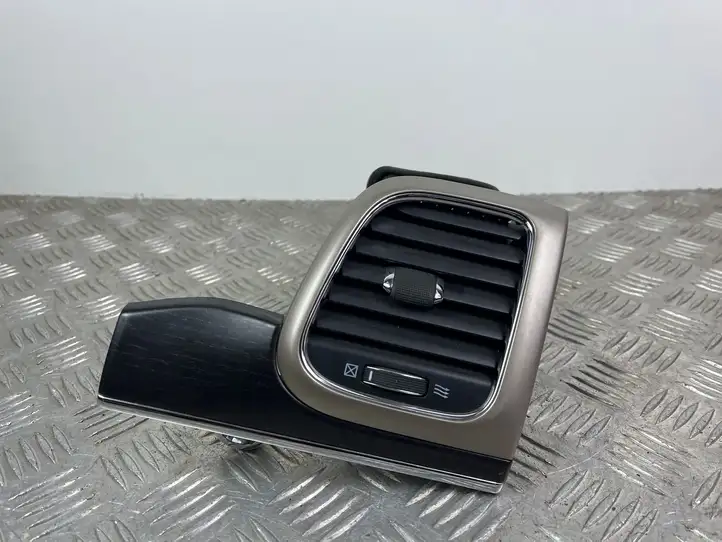 Jeep Grand Cherokee (2010 - 2021) VP00007407 Боковой воздушный дефлектор — фото 1