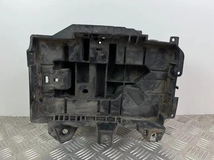 Jeep Cherokee (2013 - 2017) 68186053AB Площадка аккумулятора — фото 2
