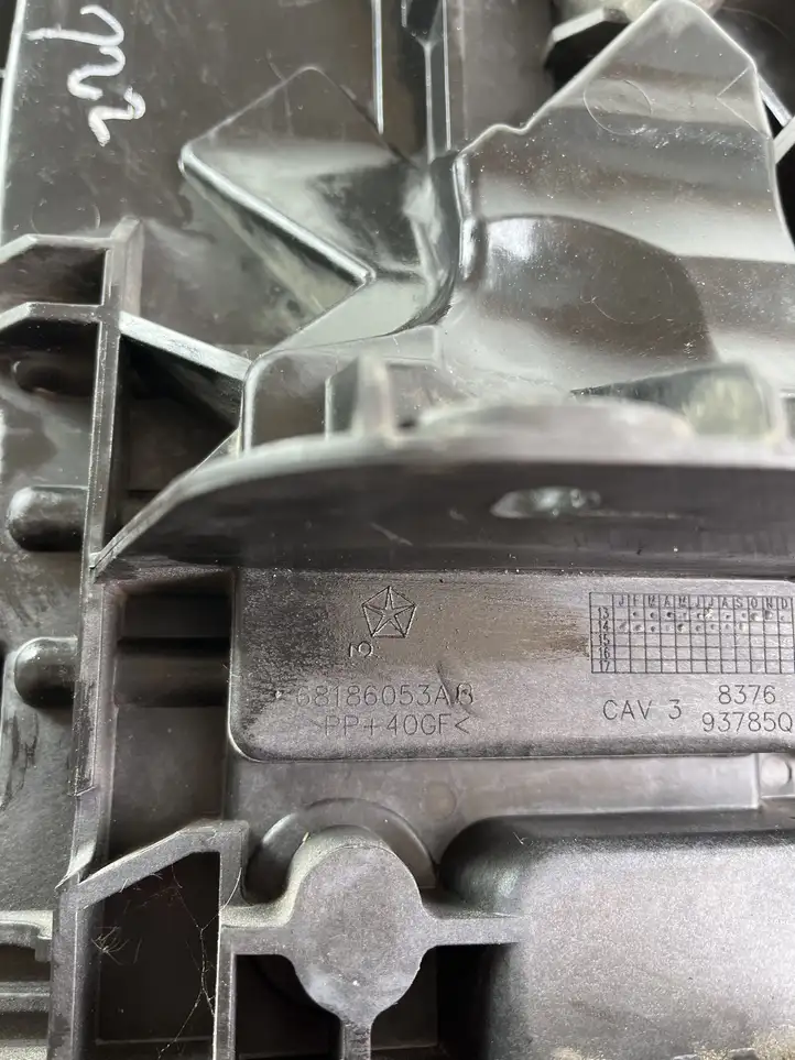 Jeep Cherokee (2013 - 2017) 68186053AB Площадка аккумулятора — фото 3