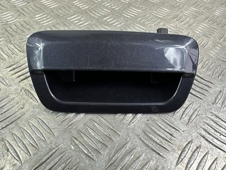 Jeep Grand Cherokee (2010 - 2021) Кнопка закрытия крышки багажника — фото 1