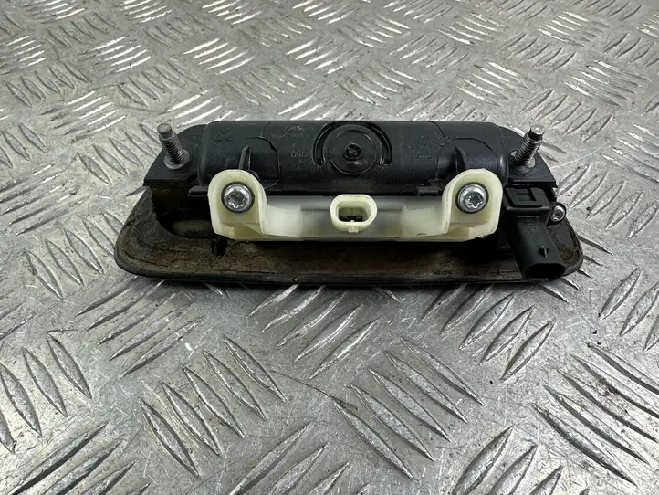 Jeep Grand Cherokee (2010 - 2021) Кнопка закрытия крышки багажника — фото 4