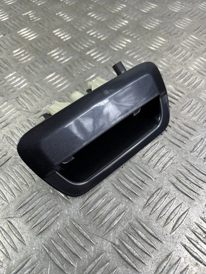 Jeep Grand Cherokee (2010 - 2021) Кнопка закрытия крышки багажника — фото 5