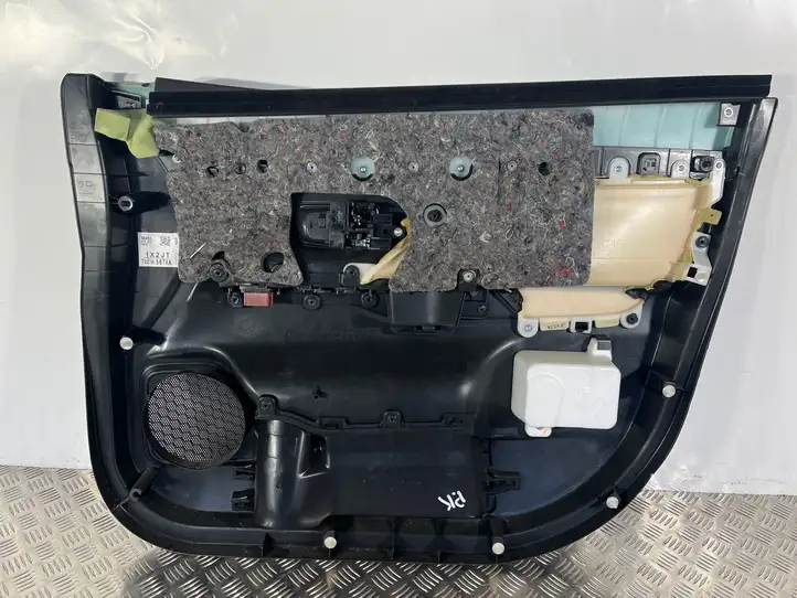 Mitsubishi Outlander (2014 - 2016) Обшивка передней двери — фото 4