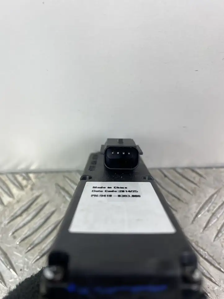 Jeep Cherokee (2013 - 2017) 94108383000 Кнопка закрытия крышки багажника — фото 4