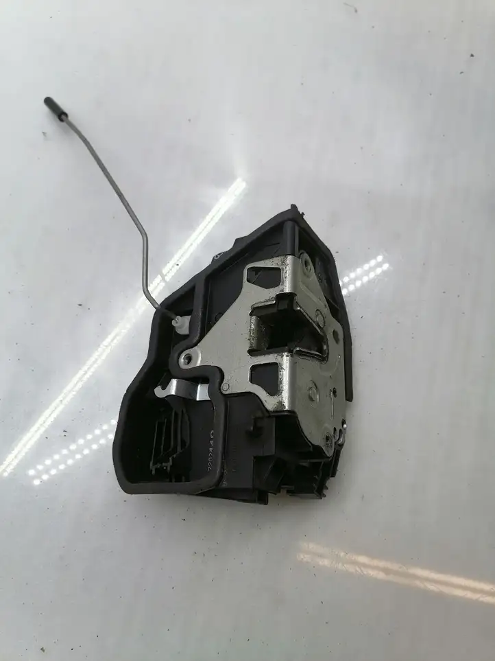 BMW 3 F30 F35 F31 (2012 - 2018) 7202148 Замок задней двери — фото 2