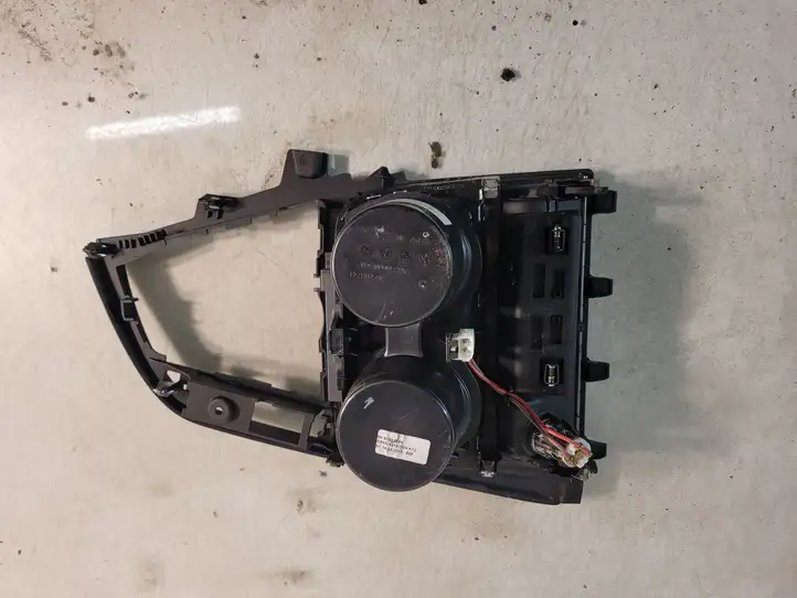 BMW 3 F30 F35 F31 (2012 - 2018) 9218925 Передний подстаканник — фото 2