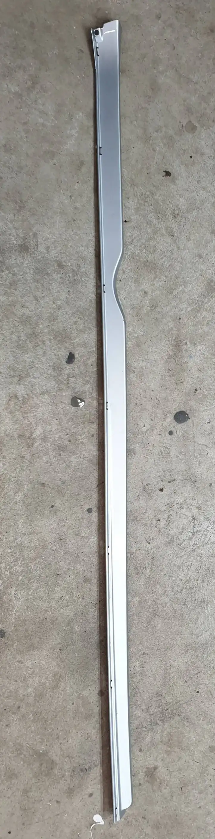 Tesla Model S (2012 - 2016) 1012215001 Накладка порога — фото 1