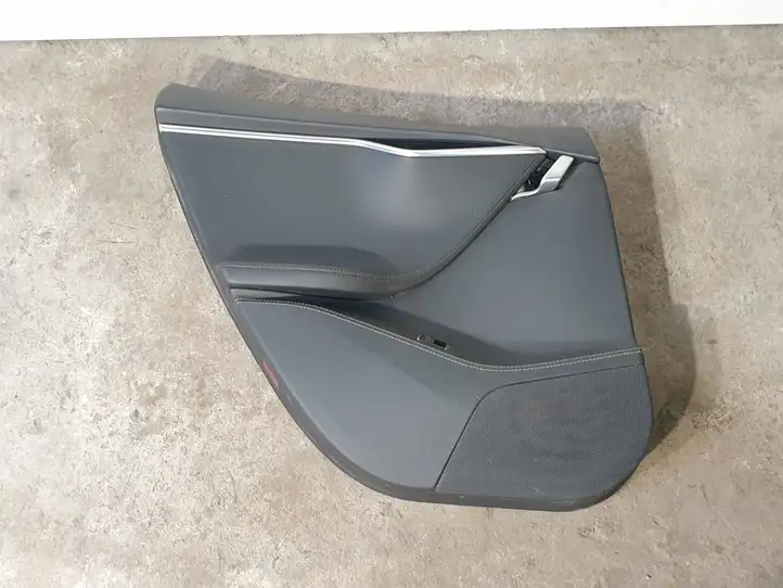 Tesla Model S (2012 - 2016) 100843500E Обшивка задней двери — фото 1